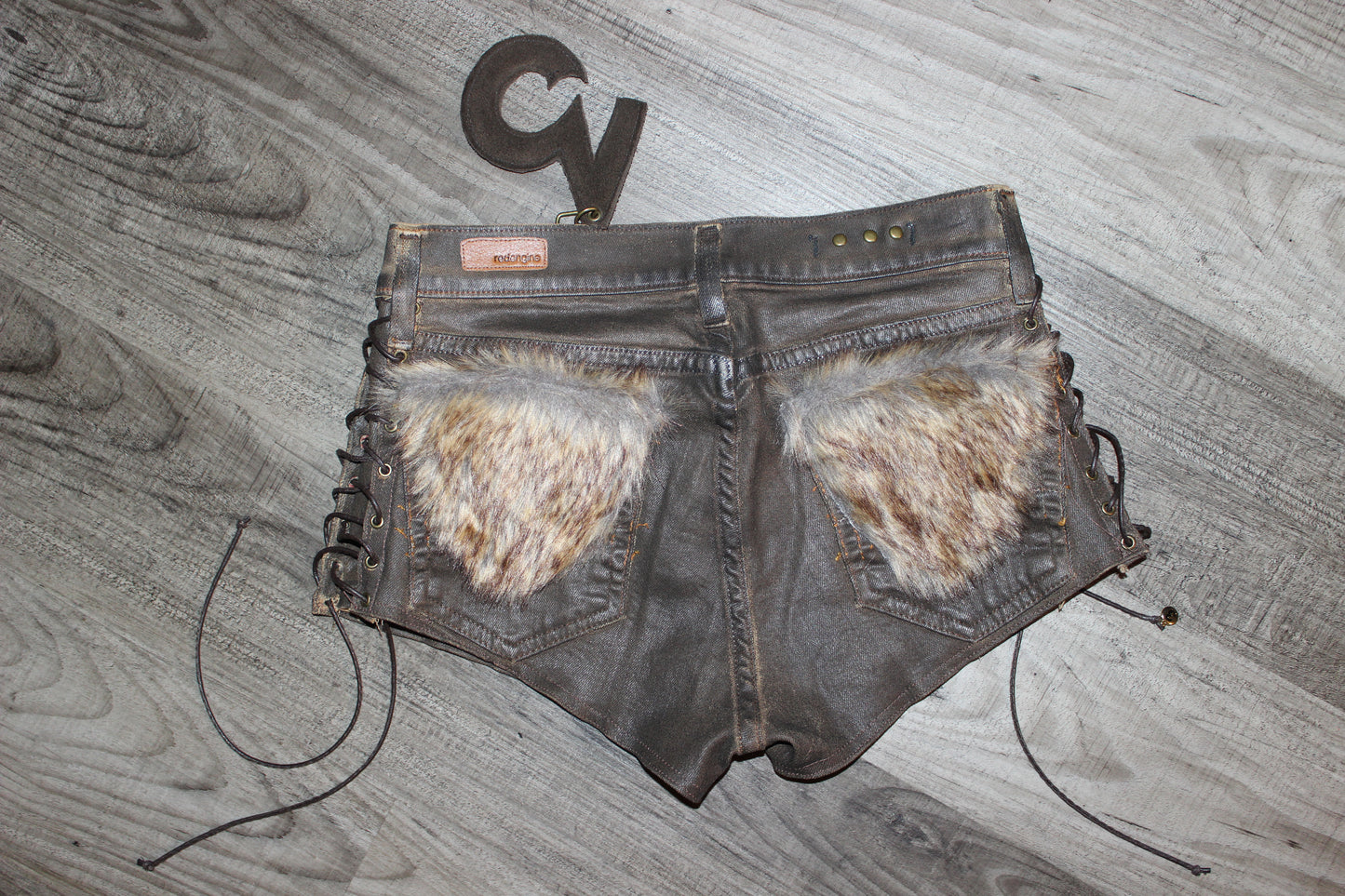 Grrr{eatest to do it} mini short 1/1